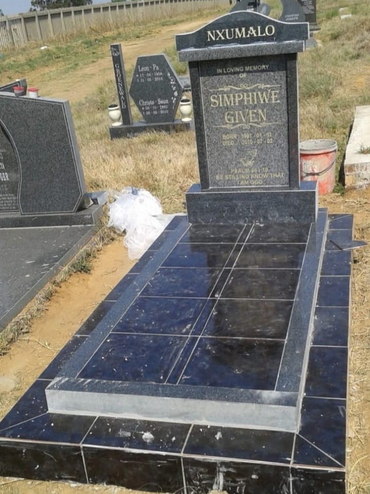Tombstone_18 - R7,900